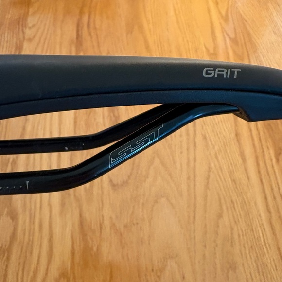 Liv Grit SL bike seat, just removed from brand new mountain bike - Picture 2 of 6